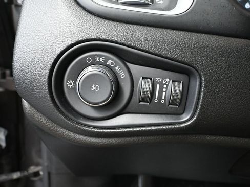 Used 2021 Jeep Renegade Latitude w/ Convenience Group AWD/4WD image 24