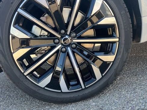 New 2026 Volvo XC90 B6 Plus w/ Protection Package Premier AWD/4WD image 33