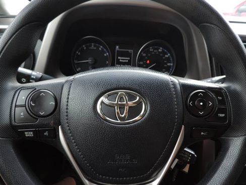Used 2018 Toyota RAV4 LE FWD image 26