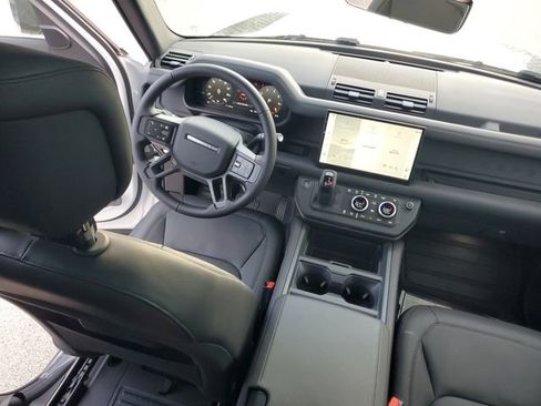 Certified 2025 Land Rover Defender 90 S AWD/4WD image 17