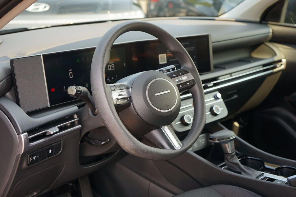 Certified 2025 Hyundai Tucson SE FWD image 21