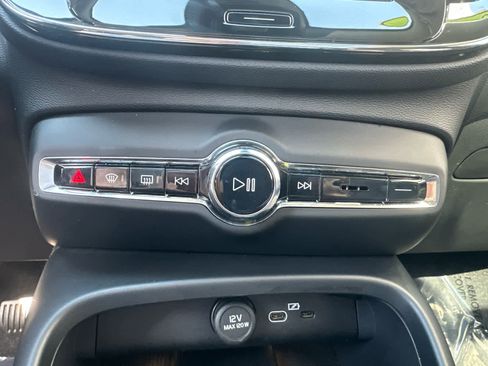 Used 2025 Volvo XC40 B5 Plus AWD/4WD image 20
