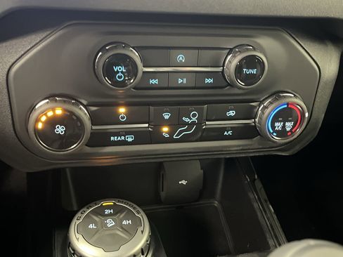 New 2025 Ford Bronco 4-Door image 18