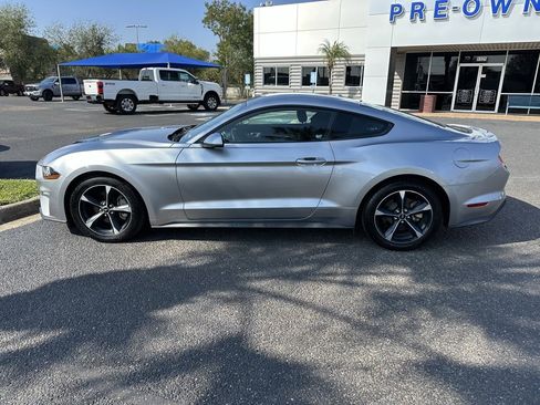 Used 2020 Ford Mustang Coupe image 3