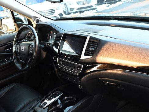 Used 2017 Honda Pilot Touring image 21