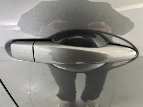 Used 2024 Nissan Versa SV w/ Trunk Package image 47