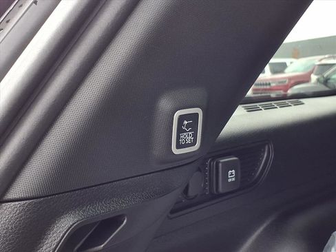 Used 2025 Jeep Grand Cherokee Limited image 22