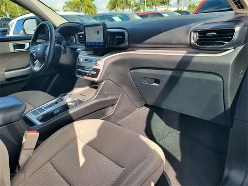 Used 2023 Ford Explorer XLT image 11