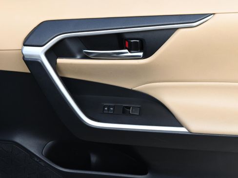 Used 2022 Toyota RAV4 XLE Premium image 34