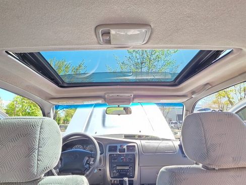 Used 2001 Toyota 4Runner SR5 AWD/4WD image 16