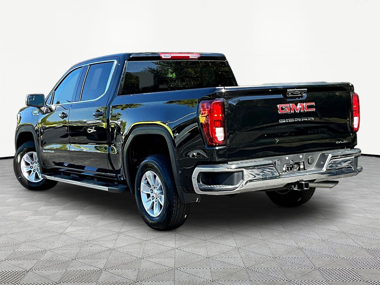Used 2026 GMC Sierra 1500 SLE RWD image 4