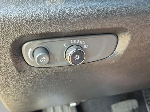 Used 2023 Chevrolet Traverse LT FWD image 29