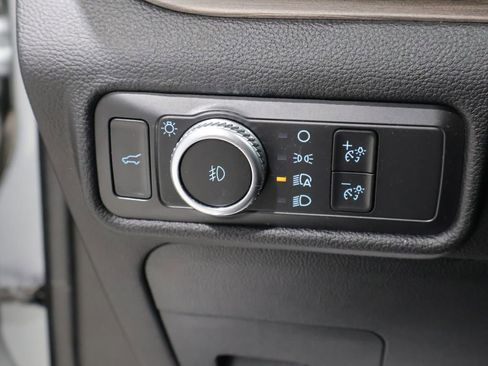 Used 2022 Ford Explorer Limited w/ Equipment Group 301A AWD/4WD image 33
