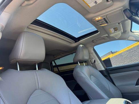 Used 2022 Toyota Highlander XLE FWD image 22