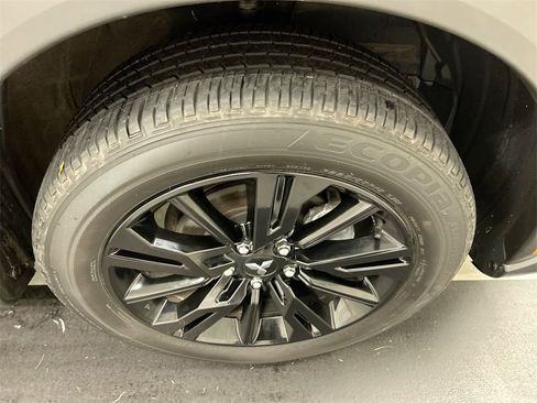 Used 2023 Mitsubishi Eclipse Cross LE image 8