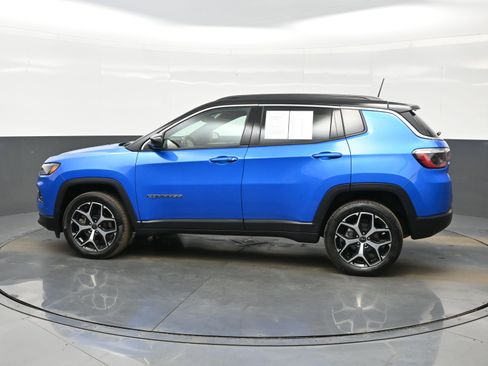 Used 2025 Jeep Compass Limited image 3