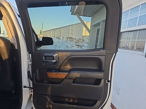 Used 2018 Chevrolet Silverado 1500 High Country image 21