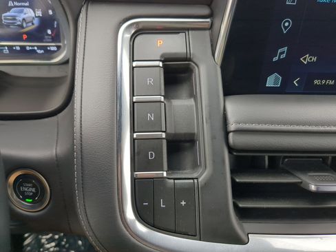 Used 2024 Chevrolet Suburban LT image 25