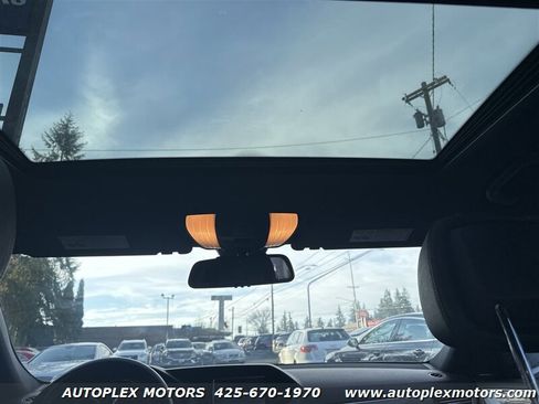 Used 2011 Mercedes-Benz E 550 Sedan image 17