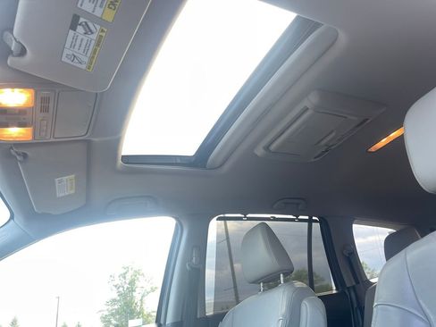 Used 2016 Honda Pilot Touring image 13
