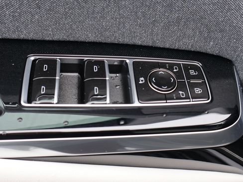 Certified 2025 Cadillac Escalade ESV V AWD/4WD image 10