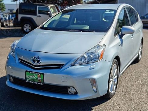 Used 2013 Toyota Prius V Five image 3