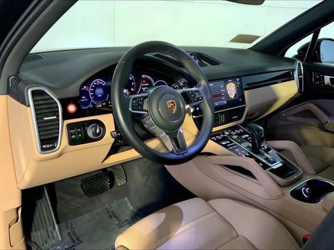 Used 2023 Porsche Cayenne image 4
