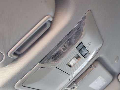 Used 2025 Toyota RAV4 XLE FWD image 19
