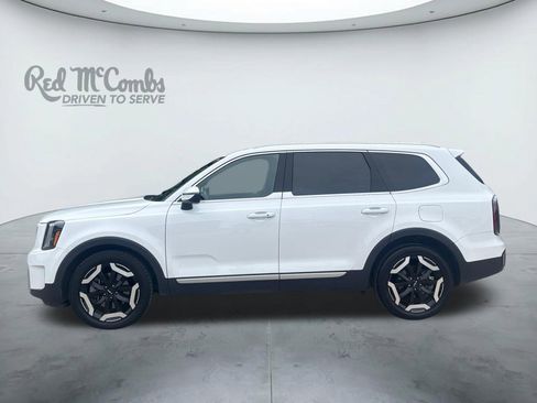 Used 2023 Kia Telluride EX w/ EX Captain's Chair Package FWD image 2