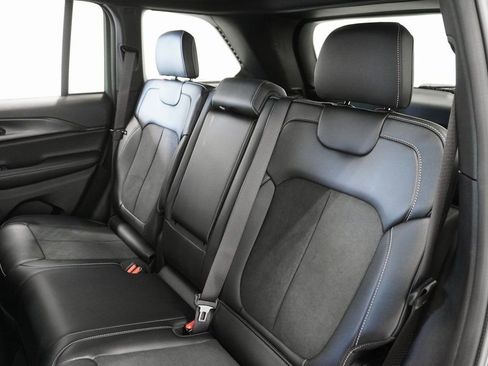 Used 2024 Jeep Grand Cherokee Altitude image 14