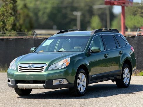 Used 2011 Subaru Outback 2.5i Limited image 6