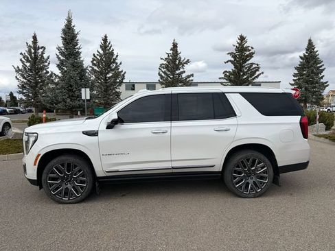 Used 2025 GMC Yukon Denali Ultimate AWD/4WD image 2