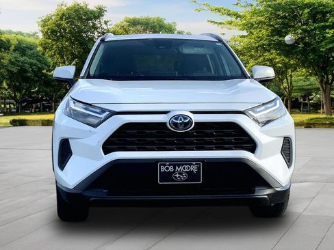 Used 2022 Toyota RAV4 XLE w/ Convenience Package AWD/4WD image 2