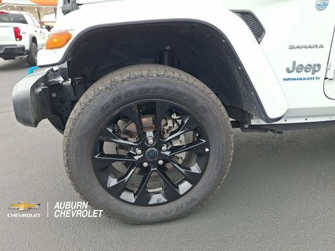 Used 2024 Jeep Wrangler Unlimited Sahara AWD/4WD image 22