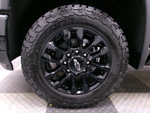 Used 2026 Chevrolet Silverado 2500 High Country w/ Midnight Edition AWD/4WD image 15