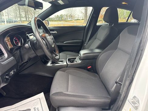 Used 2017 Dodge Charger SE image 11