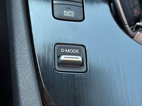 Certified 2025 Nissan Rogue SV image 28