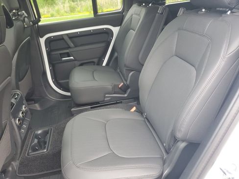 Used 2026 Land Rover Defender 130 X-Dynamic SE AWD/4WD image 31