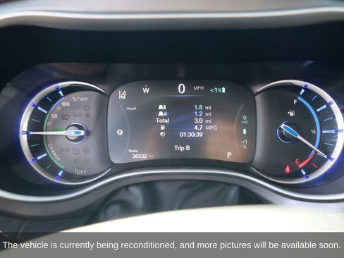 Used 2023 Chrysler Pacifica Touring-L w/ Uconnect Theater Family Group image 16