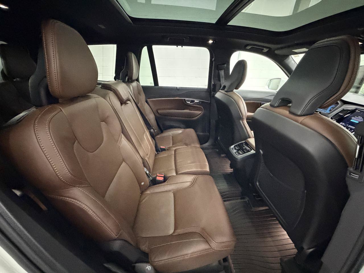 Used 2025 Volvo XC90 B6 Ultra w/ Protection Package Premier AWD/4WD image 21