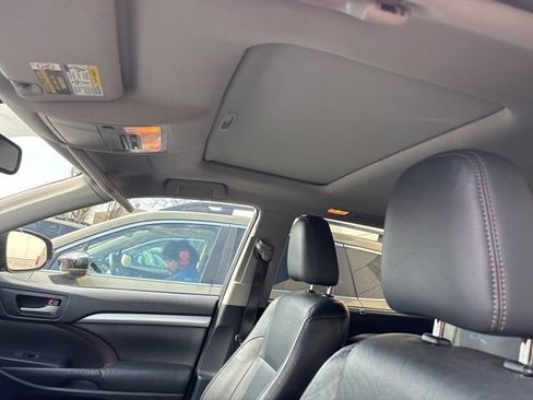 Used 2016 Toyota Highlander XLE image 5