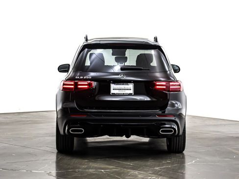 Used 2024 Mercedes-Benz GLB 250 image 3