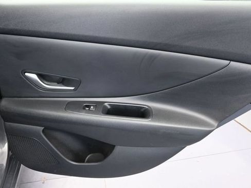 Used 2025 Hyundai Elantra Hybrid FWD image 30