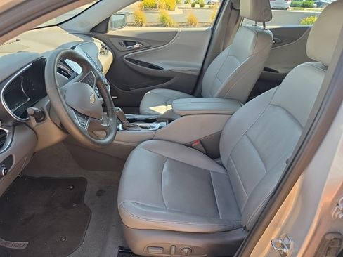 Used 2016 Chevrolet Malibu Premier w/ Driver Confidence Package II FWD image 9
