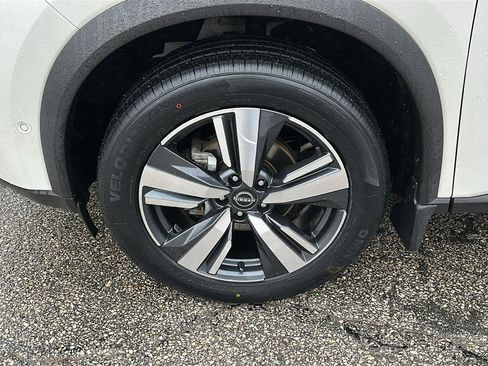 Certified 2023 Nissan Rogue SL w/ SL Premium Package image 8
