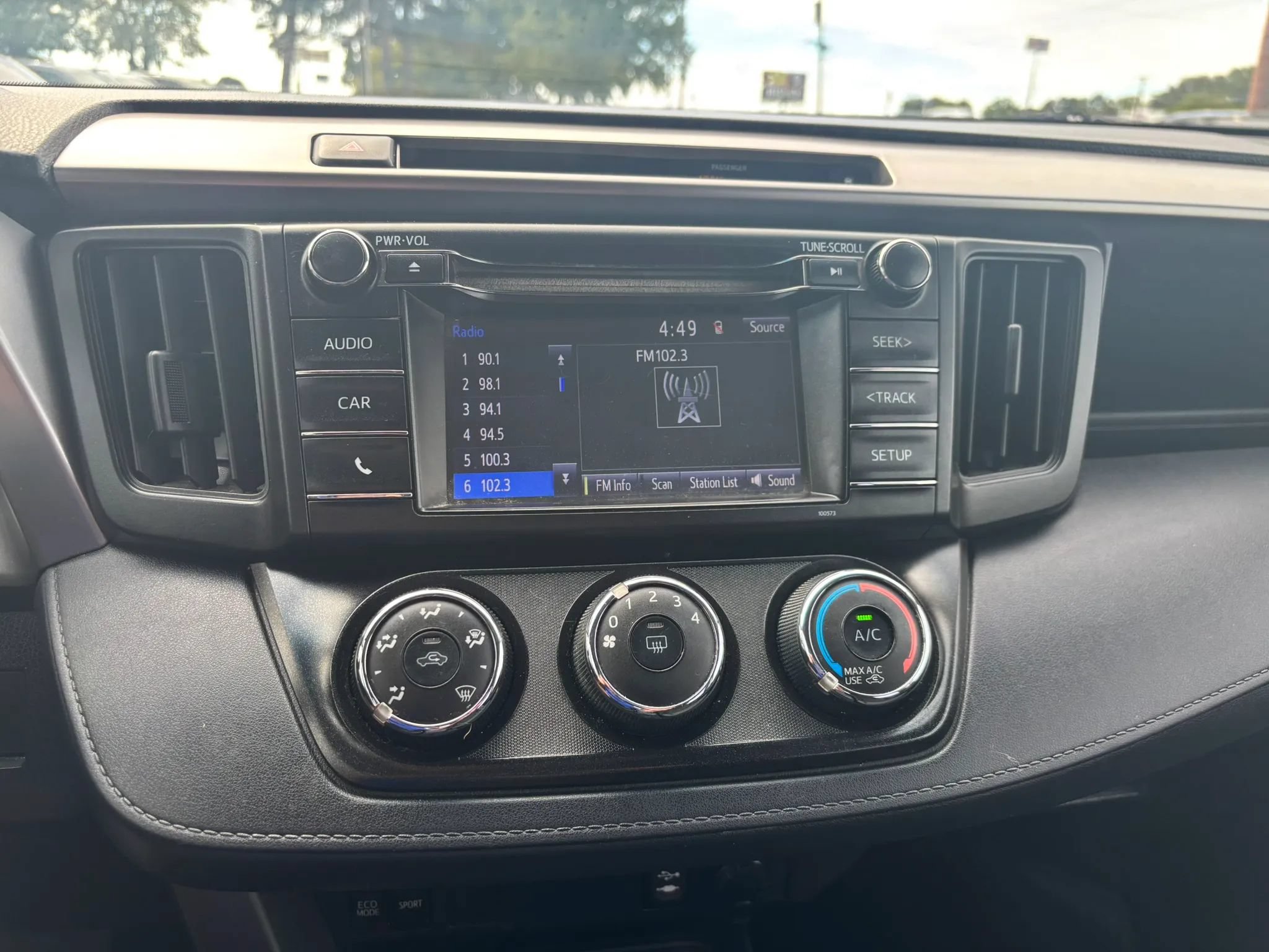 Used 2016 Toyota RAV4 LE FWD image 22