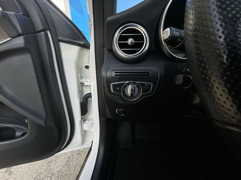Used 2019 Mercedes-Benz GLC 300 4MATIC image 17