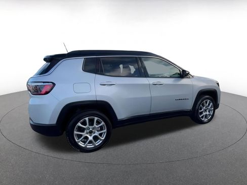 Used 2025 Jeep Compass Limited image 14