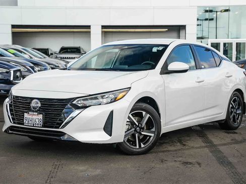 Used 2025 Nissan Sentra SV image 1