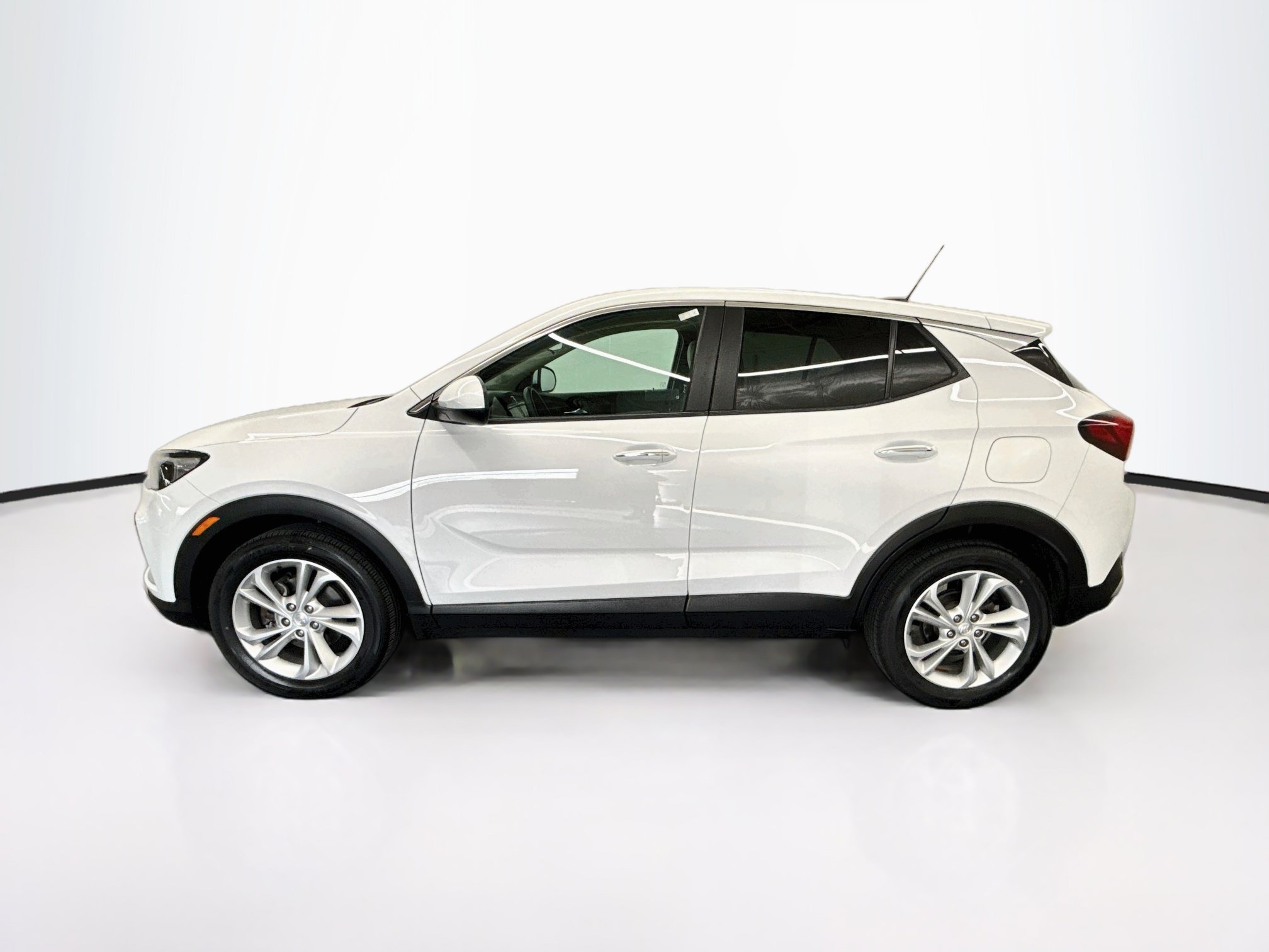Used 2023 Buick Encore GX Preferred w/ Cold Weather Comfort Package FWD image 4
